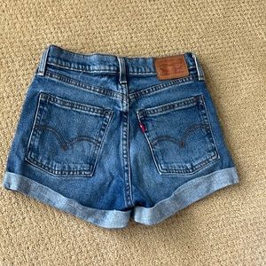 High rise Levi blue Jean shorts